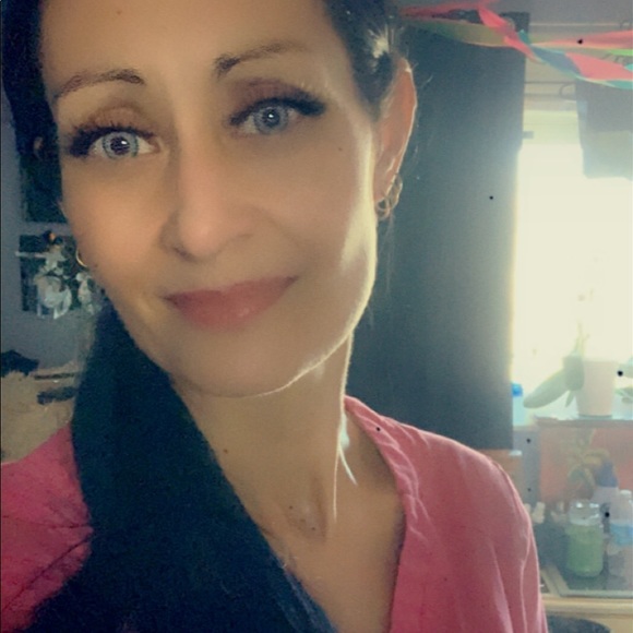 Meet your Posher,💁🏻♀️Shannon aka🙋🏻♀️Mandy! - Picture 10 of 16